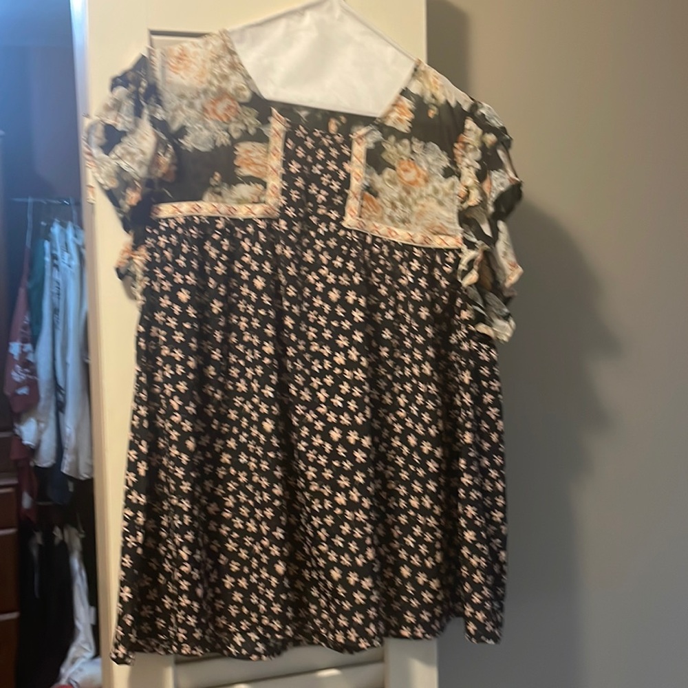 Flutter sleeve top